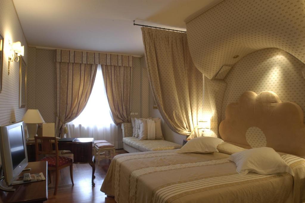 Hotel Tosco Romagnolo Баньйо-ді-Романья Номер фото